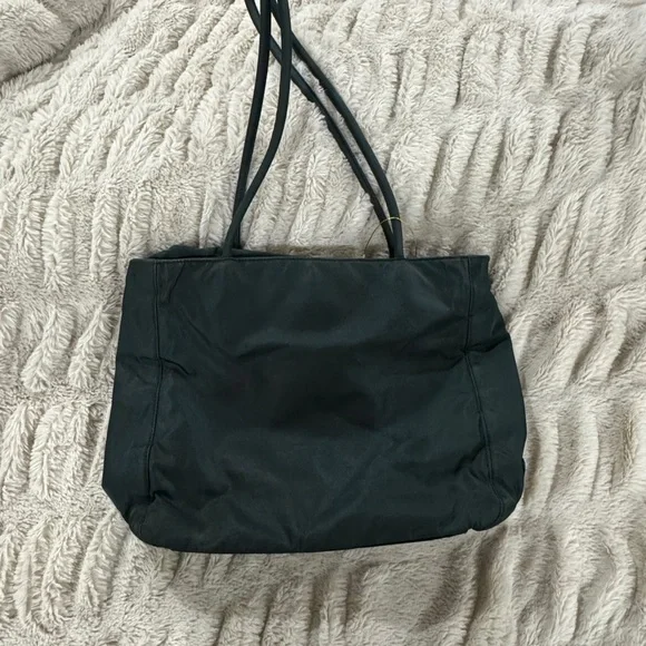 Authentic Prada Green Nylon Tessuto Shoulder Tote Bag - Made in Italy - Picture 4 of 10